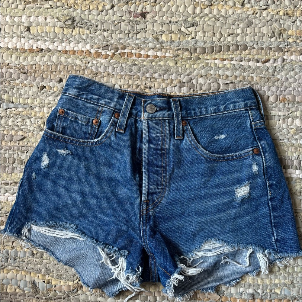 Levi high waisted shorts